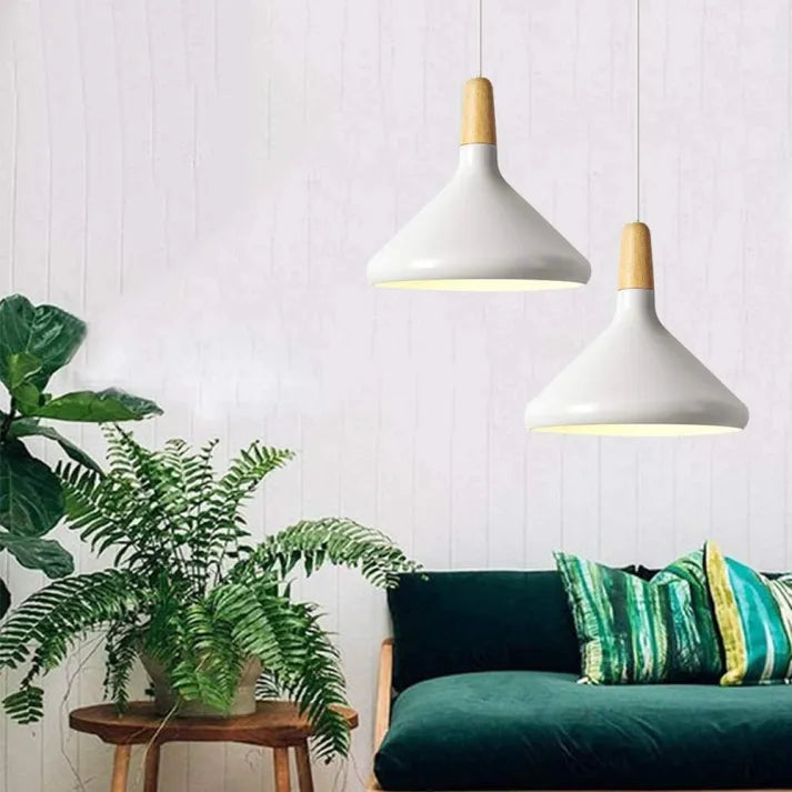 Moderne skandinavische Pendelleuchte – Farbiges Hängelicht mit Holzakzent für Küche & Esszimmer