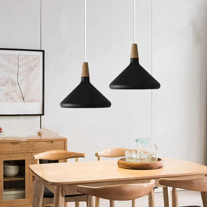Moderne skandinavische Pendelleuchte – Farbiges Hängelicht mit Holzakzent für Küche & Esszimmer