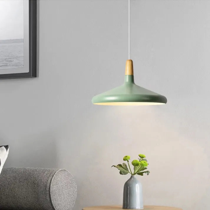 Moderne skandinavische Pendelleuchte – Farbiges Hängelicht mit Holzakzent für Küche & Esszimmer