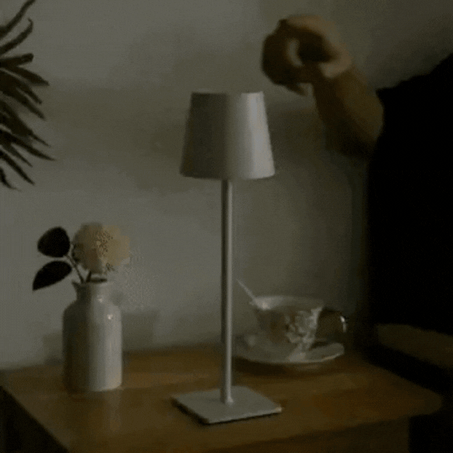 Nordia Light - Multifunktionale Kabelgebundene Aufladbare Tischlampe