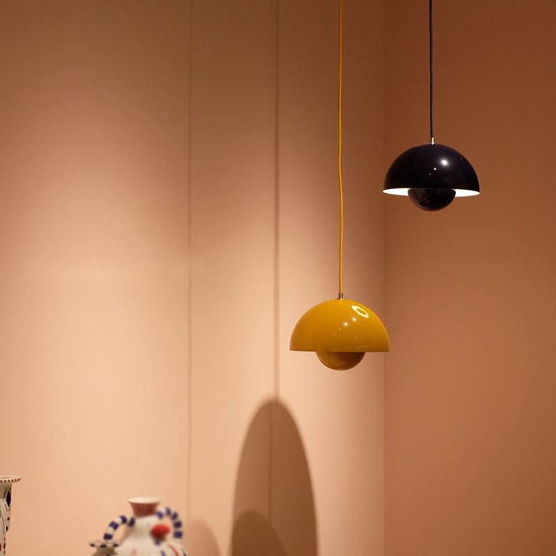 Elegant LED pendant lamp in flowerpot design – Adjustable & modern for bedrooms & living spaces