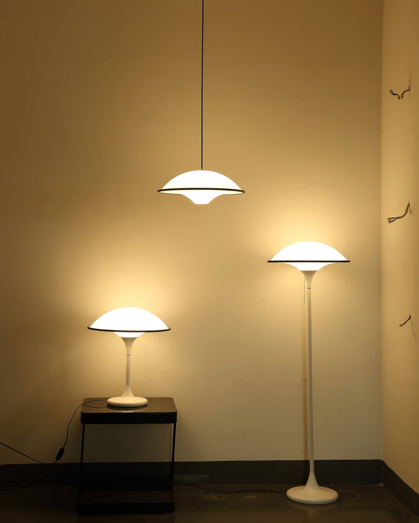 Modern designer table lamp for living room & bedroom – Dimmable LED light, mushroom shape, ambient lighting, minimalist retro style