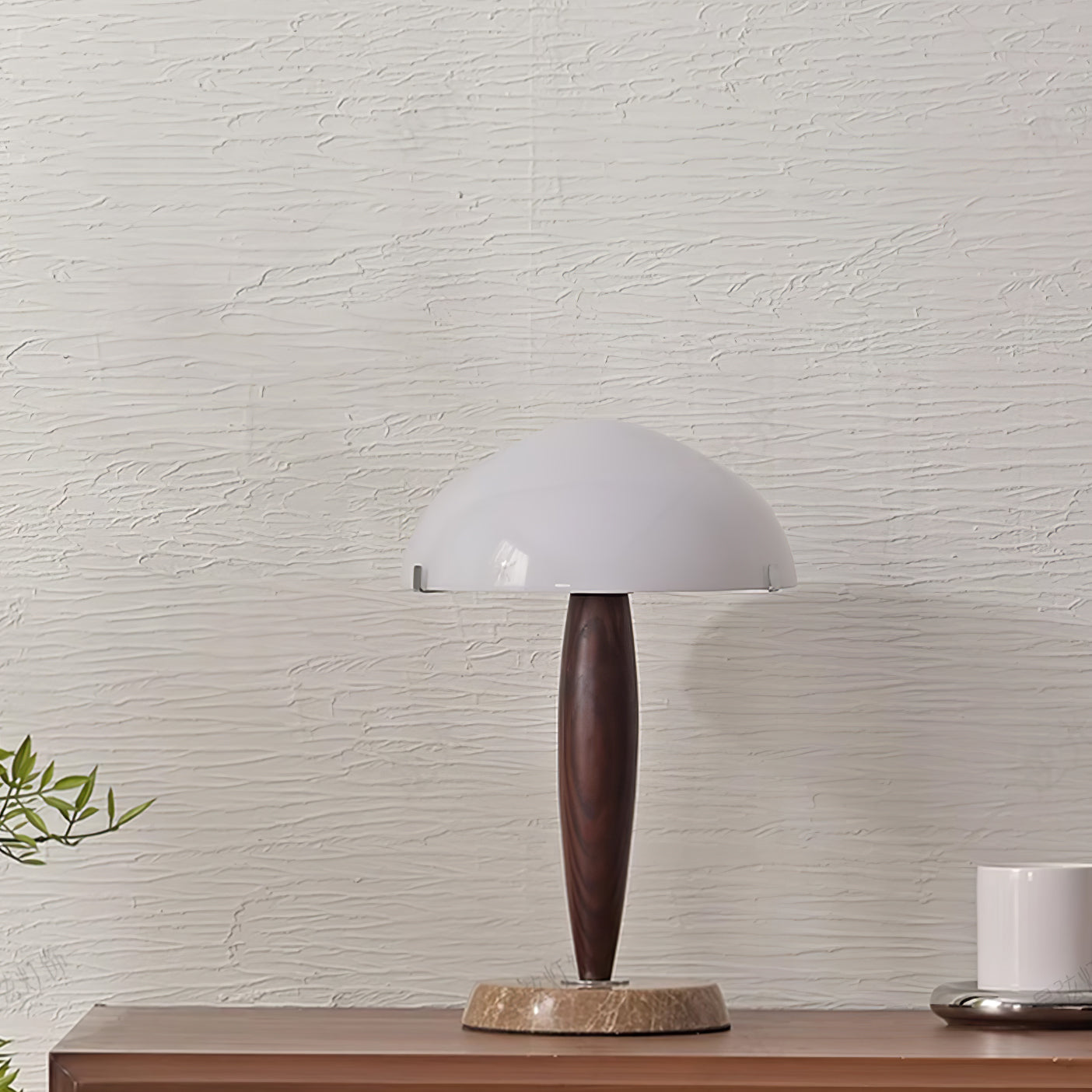 Herman Tischlampe – E14-Fassung, Glas-Walnuss-Marmor Design, LED-kompatibel, literarisch inspiriert