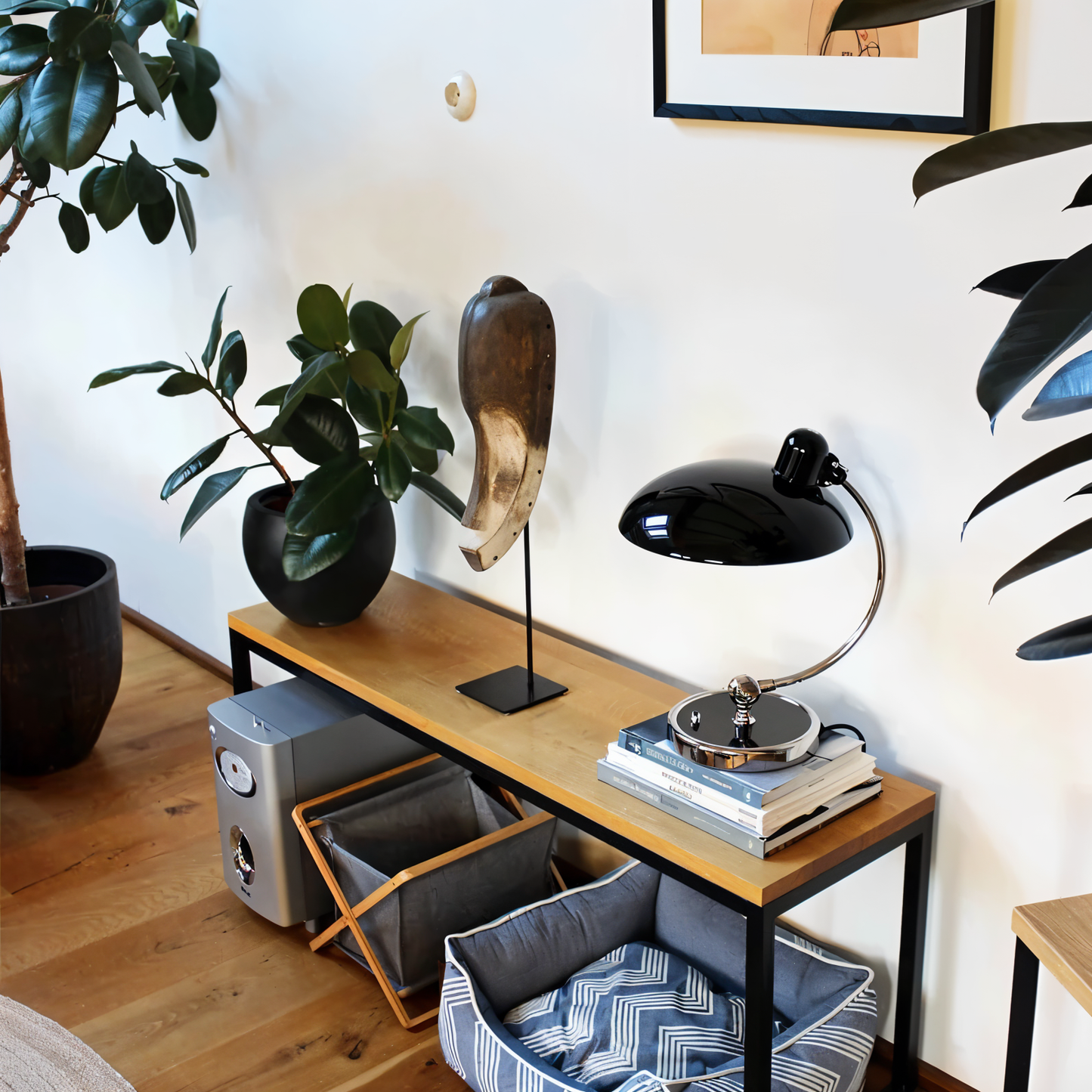 Vintage Schreibtischlampe im Retro-Stil – Verstellbare LED Tischleuchte mit Metallfuß und gebogenem Arm