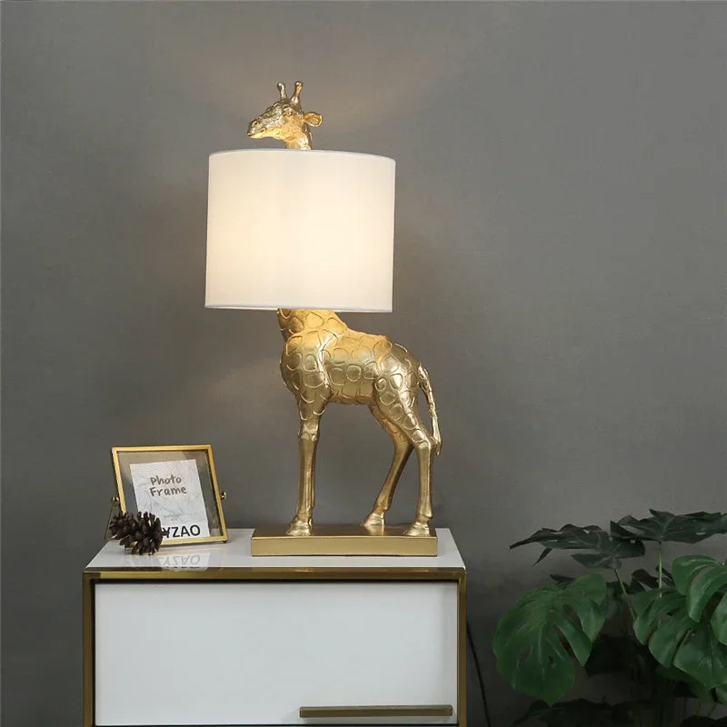 Giraffe Harz Tischlampe – Exklusive Tierfigur Leuchte im Safari-Stil für Wohnzimmer & Schlafzimmer