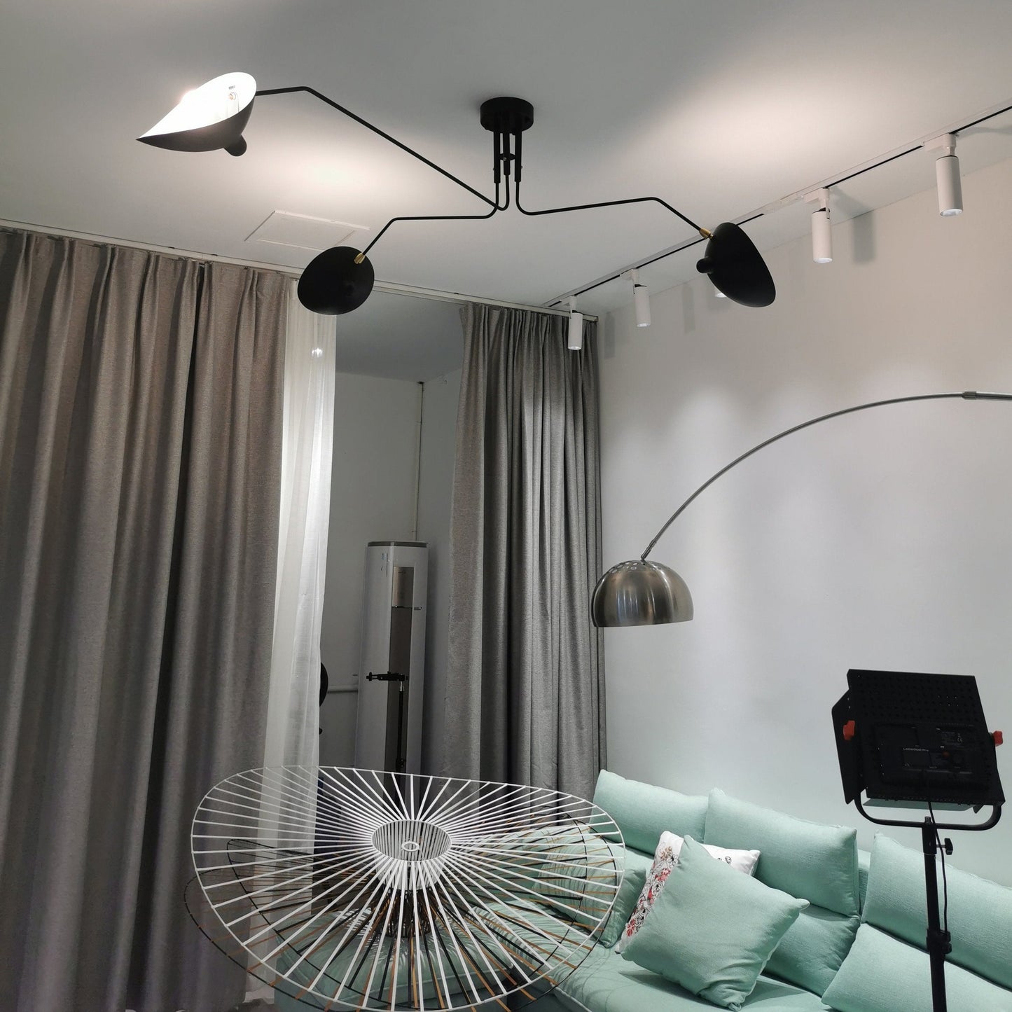 Modern ceiling light in mid-century style – Adjustable multi-arm lamp for living room, dining area & office – Industrial look with design factor