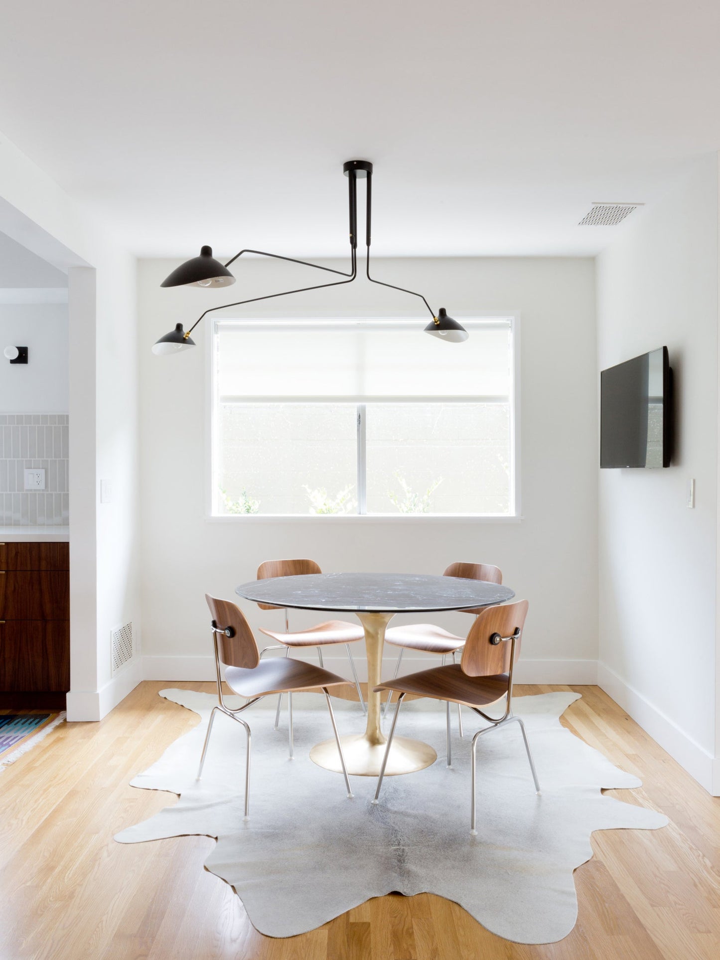 Modern ceiling light in mid-century style – Adjustable multi-arm lamp for living room, dining area & office – Industrial look with design factor