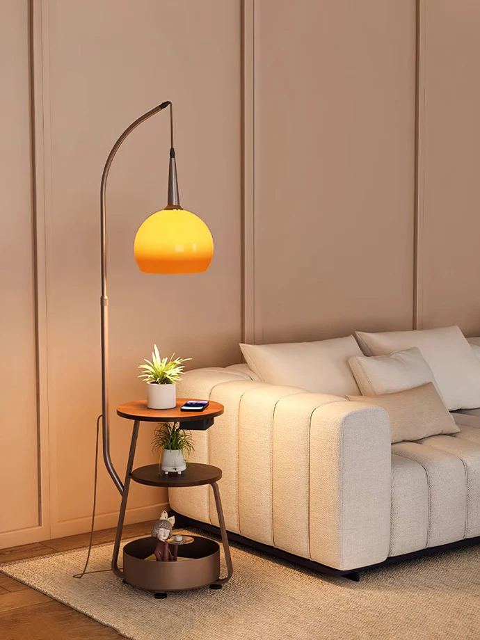Bauhaus-inspirierter Nachttisch mit integrierter LED-Lampe – E27-Fassung, Metall-Holz-Glas-Mix, funktionales Designstück
