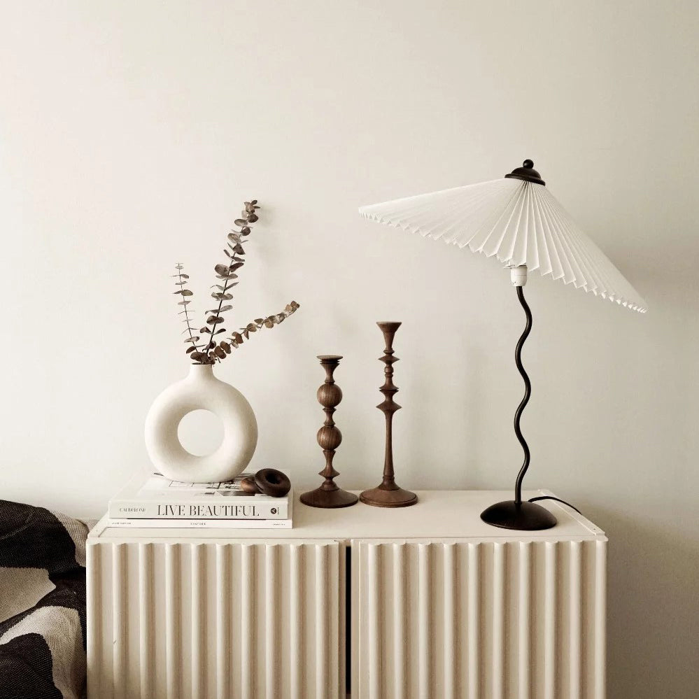 Squiggle Design Table Lamp – E14 Socket, LED Compatible, Fabric Shade & Metal, Artistic Wave Profile, Ø43 cm
