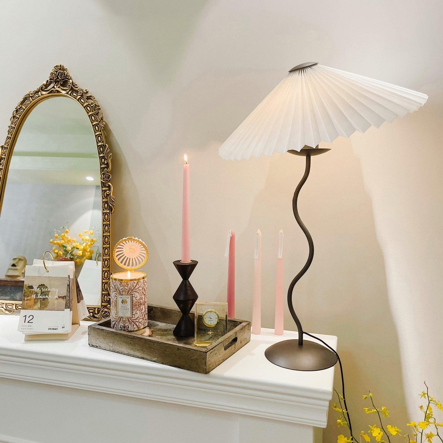 Squiggle Design Table Lamp – E14 Socket, LED Compatible, Fabric Shade & Metal, Artistic Wave Profile, Ø43 cm
