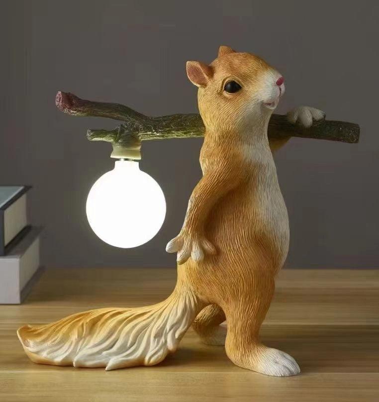 Squirrel table lamp – quirky design with G9 socket, LED compatible, resin & glass, Ø25 cm