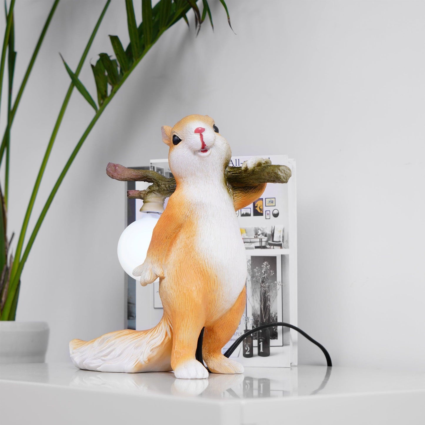 Squirrel table lamp – quirky design with G9 socket, LED compatible, resin & glass, Ø25 cm