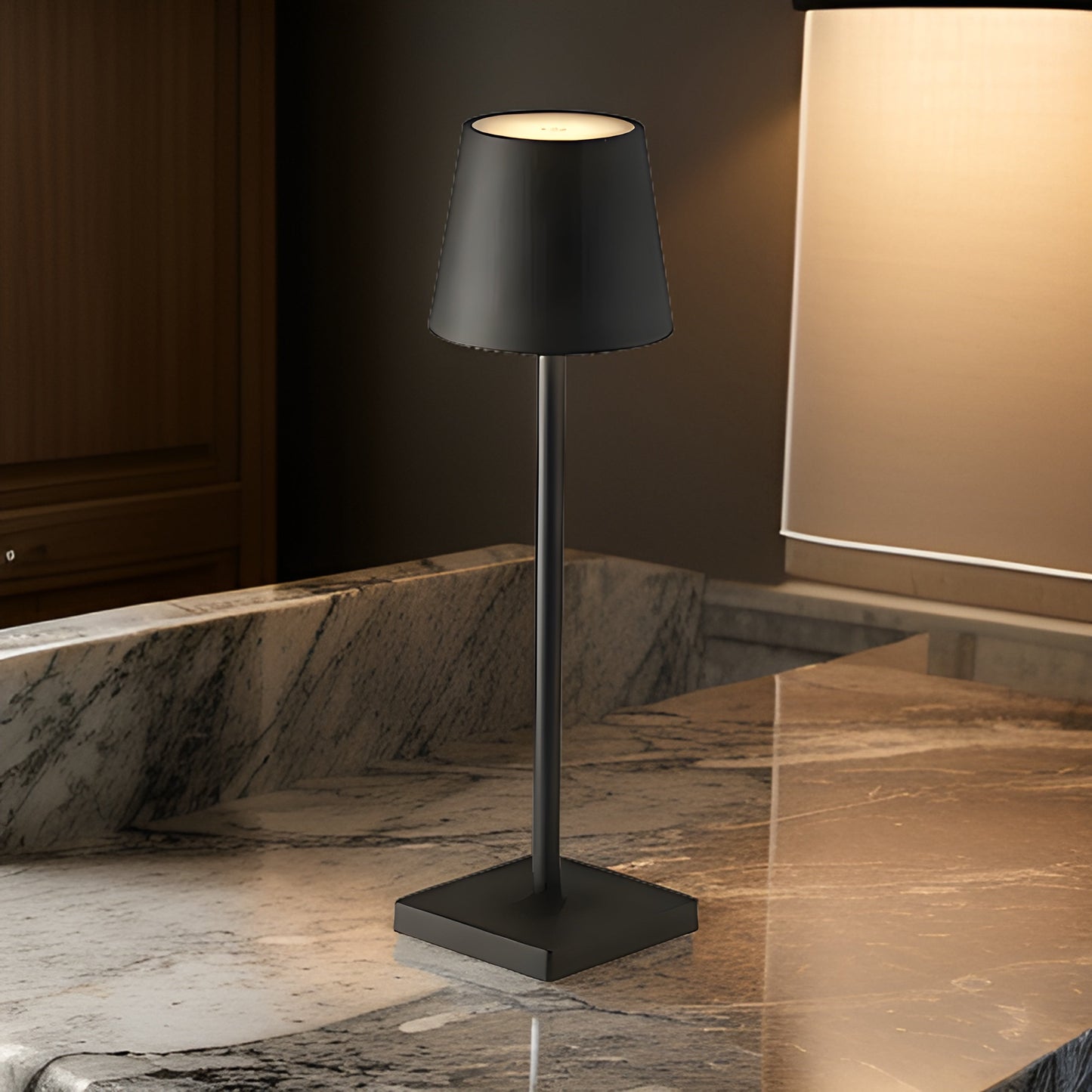 Nordia Light - Multifunktionale Kabelgebundene Aufladbare Tischlampe