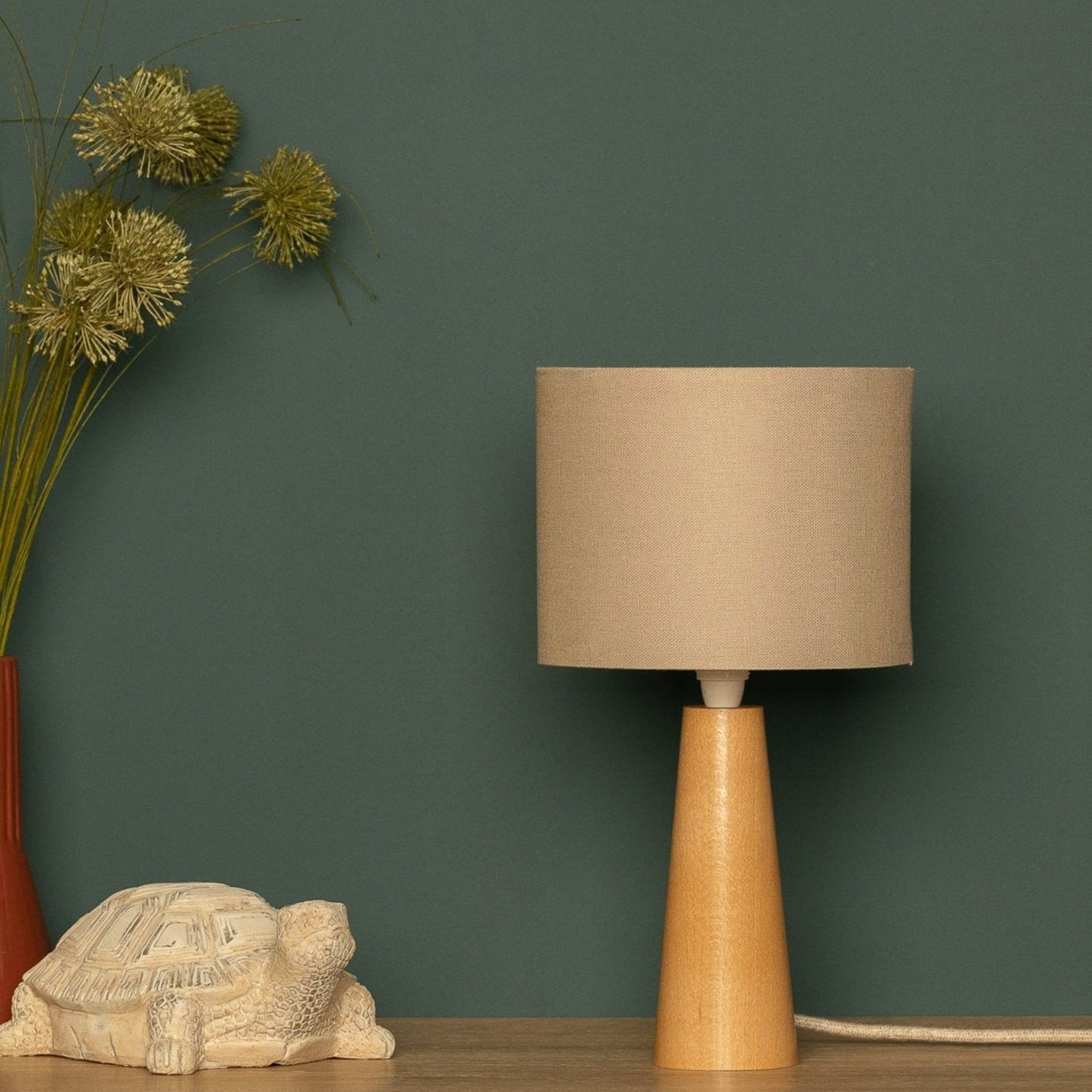 Minimalistische Holztischlampe mit Stoffschirm - Skandinavisches Design für Wohnzimmer & Schlafzimmer, natürliche Beleuchtung