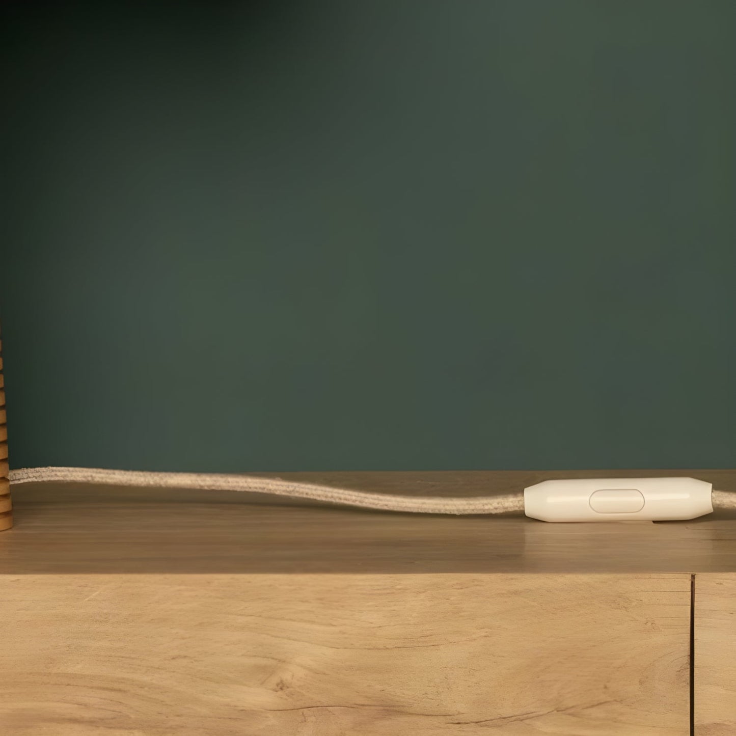 Holztischlampe mit Stoffschirm - Skandinavische Nachttischlampe im natürlichen Design, ideal für Schlafzimmer & Wohnzimmer Beleuchtung