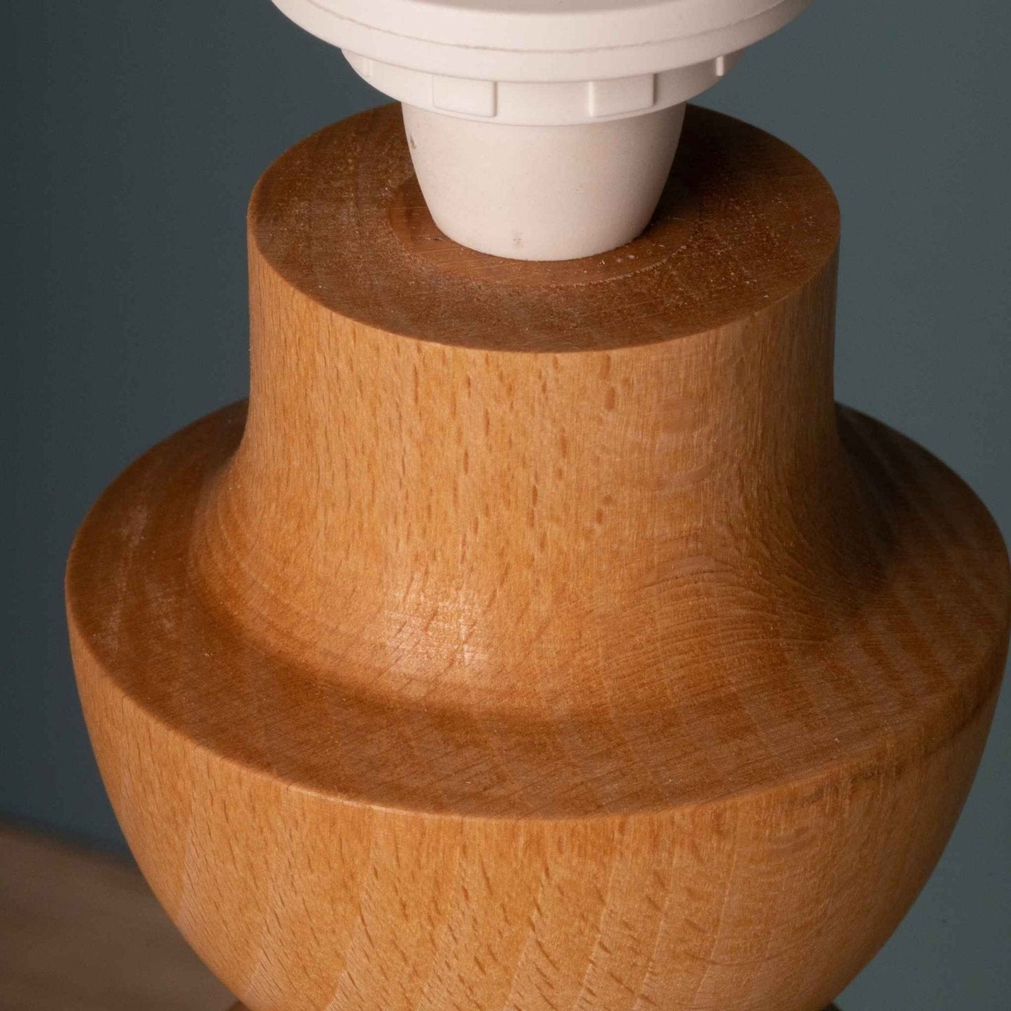 Holztischlampe mit Stoffschirm - Skandinavische Nachttischlampe im natürlichen Design, ideal für Schlafzimmer & Wohnzimmer Beleuchtung