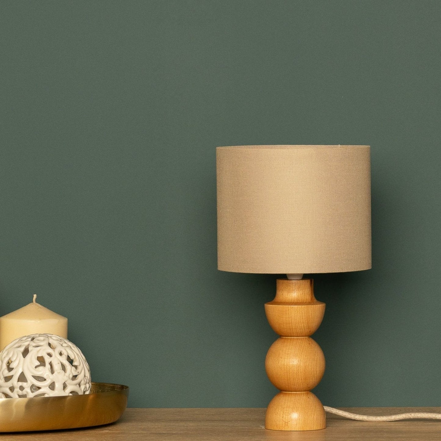 Holztischlampe mit Stoffschirm - Skandinavische Nachttischlampe im natürlichen Design, ideal für Schlafzimmer & Wohnzimmer Beleuchtung