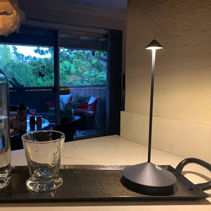 Kabellose LED Tischleuchte - Stimmungsvolle Beleuchtung | ClarityGlow