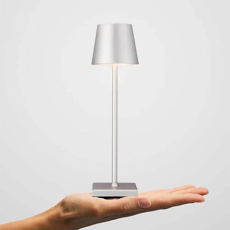 Stilvolle Tragbare LED-Taschenlampe aus Aluminium – Dimmbar, Spritzwassergeschützt, Ideal für Outdoor & Reisen