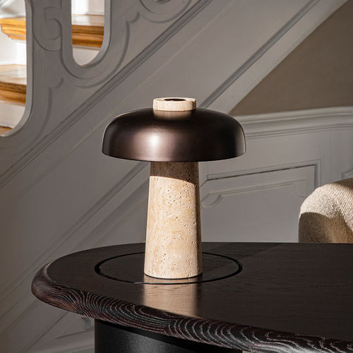 Design Tischlampe mit Travertin-Sockel & schwarzem Metallschirm – Modernes Wohnaccessoire für Wohnzimmer & Schlafzimmer