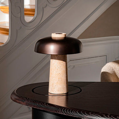 Design Tischlampe mit Travertin-Sockel & schwarzem Metallschirm – Modernes Wohnaccessoire für Wohnzimmer & Schlafzimmer