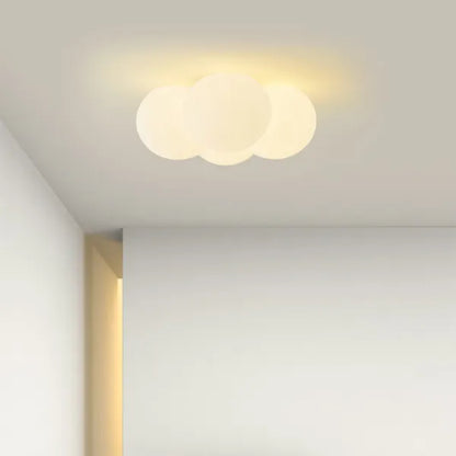 Deckenleuchte Wolkenform – Dreiflammige LED-Leuchte mit Opalglas für Schlafzimmer & Wohnzimmer