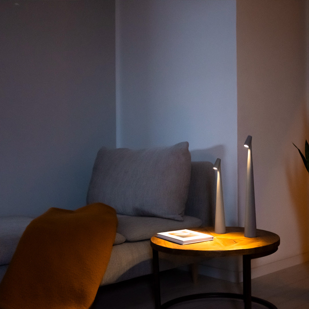 LED Tischlampe im minimalistischen Design – Wiederaufladbare Stimmungsleuchte für Wohnzimmer, Schlafzimmer & Gastronomie