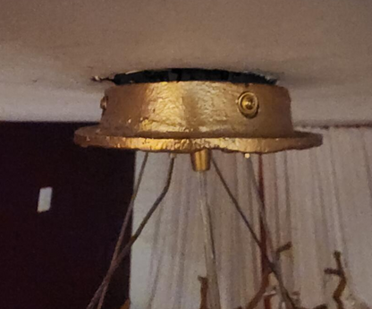 Luxuriöser Kristall Kronleuchter in Blätter-Design – Designer Hängeleuchte für Wohnzimmer, Esszimmer & Hotel – Goldene Äste & Glaskristalle