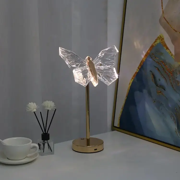 Butterfly Crystal Tischlampe – LED-Dekoleuchte mit Schmetterlingsdesign, Acryl & Metall, warmweißes Licht