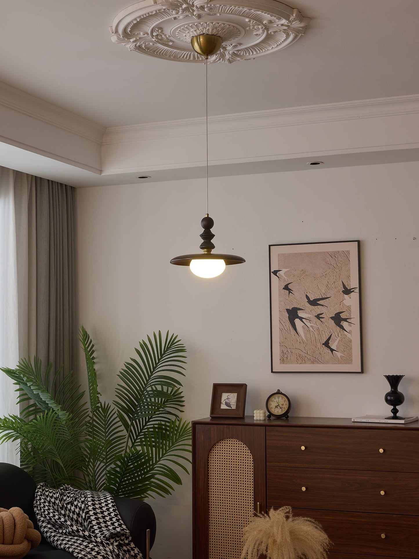 Retro Pendelleuchte mit gefaltetem Glasschirm & Holzdetails – Vintage Hängelampe für Küche, Esszimmer & Wohnzimmer – Höhenverstellbar & stilvoll