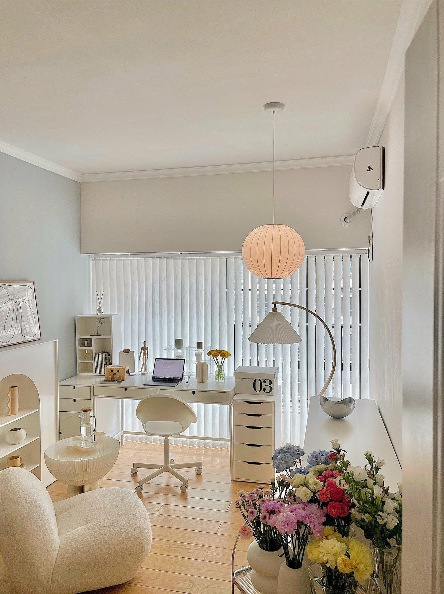 Kugelförmige Pendelleuchte mit feiner Faltenstruktur – Minimalistische Hängelampe für Schlafzimmer, Wohnzimmer & Flur