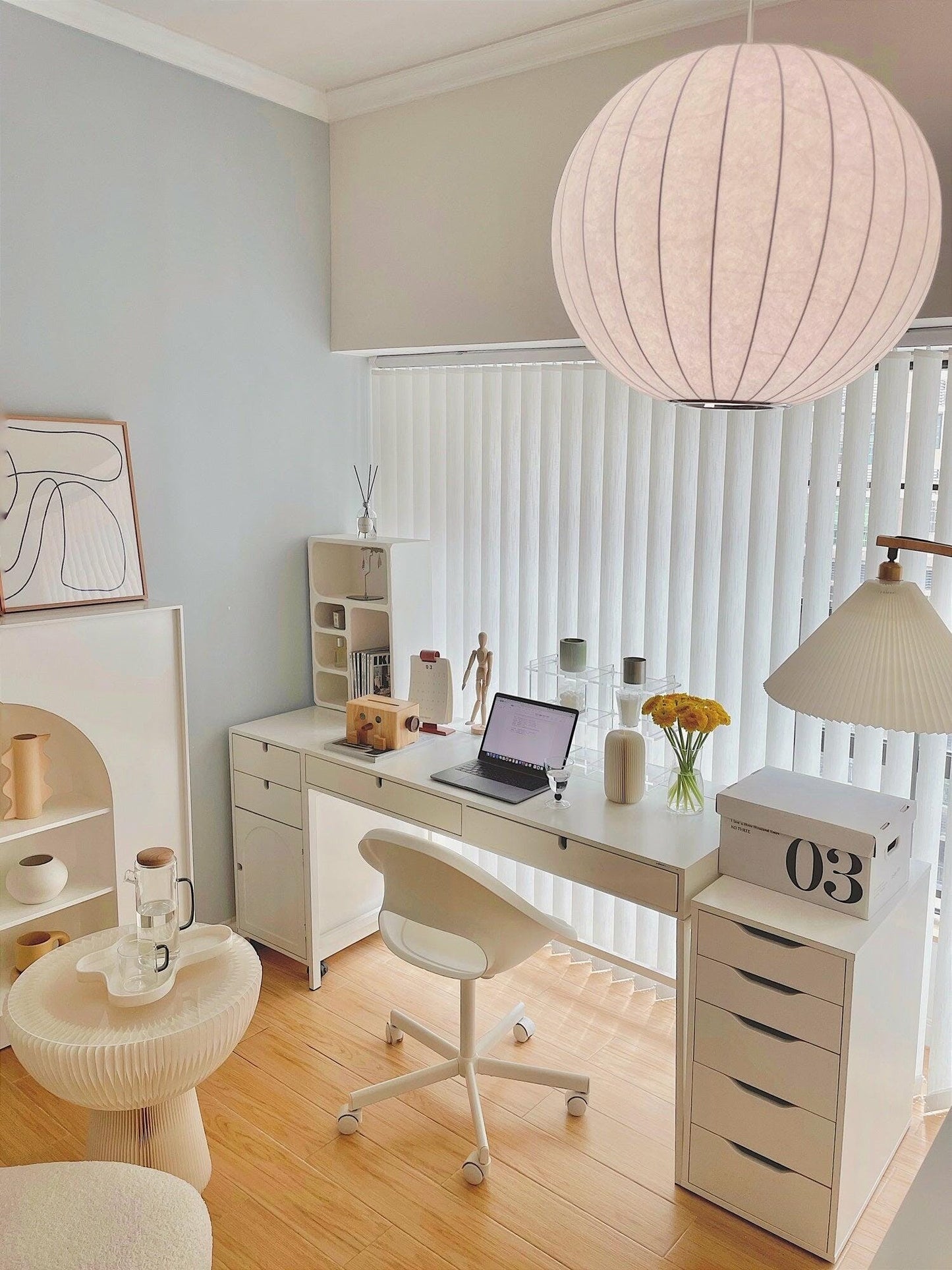 Kugelförmige Pendelleuchte mit feiner Faltenstruktur – Minimalistische Hängelampe für Schlafzimmer, Wohnzimmer & Flur