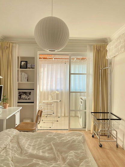 Kugelförmige Pendelleuchte mit feiner Faltenstruktur – Minimalistische Hängelampe für Schlafzimmer, Wohnzimmer & Flur