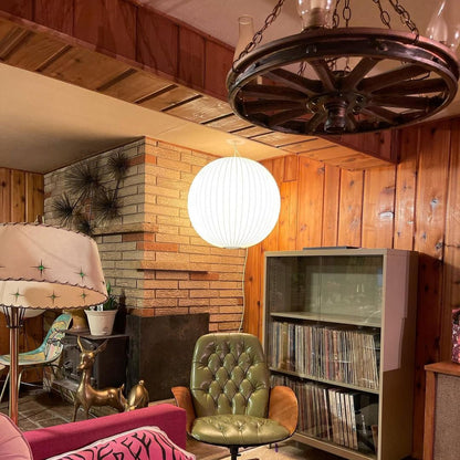 Kugelförmige Pendelleuchte mit feiner Faltenstruktur – Minimalistische Hängelampe für Schlafzimmer, Wohnzimmer & Flur