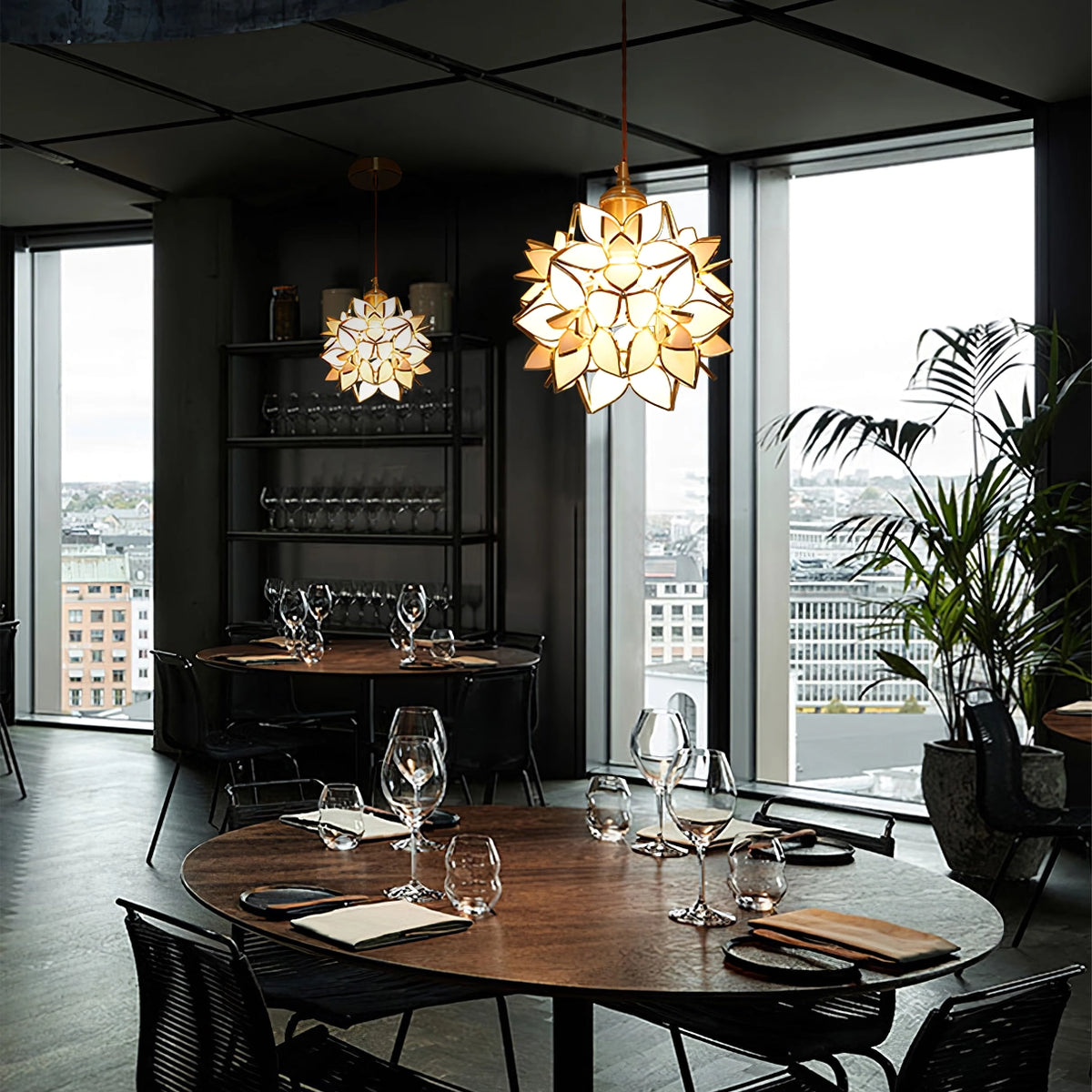 Künstlerische Pendelleuchte in Blütenform – Dekorative Hängelampe für Wohnzimmer, Schlafzimmer & Lounge-Bereich