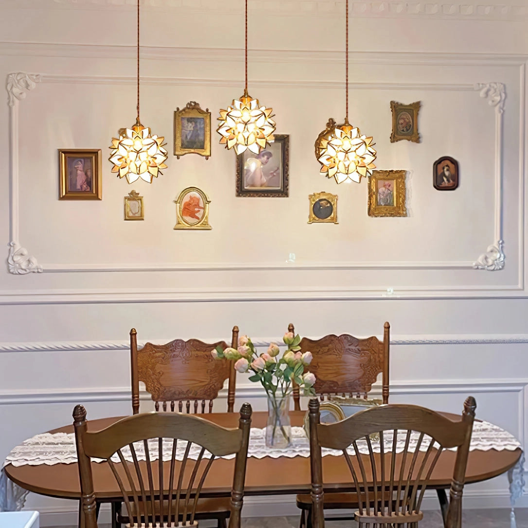 Künstlerische Pendelleuchte in Blütenform – Dekorative Hängelampe für Wohnzimmer, Schlafzimmer & Lounge-Bereich