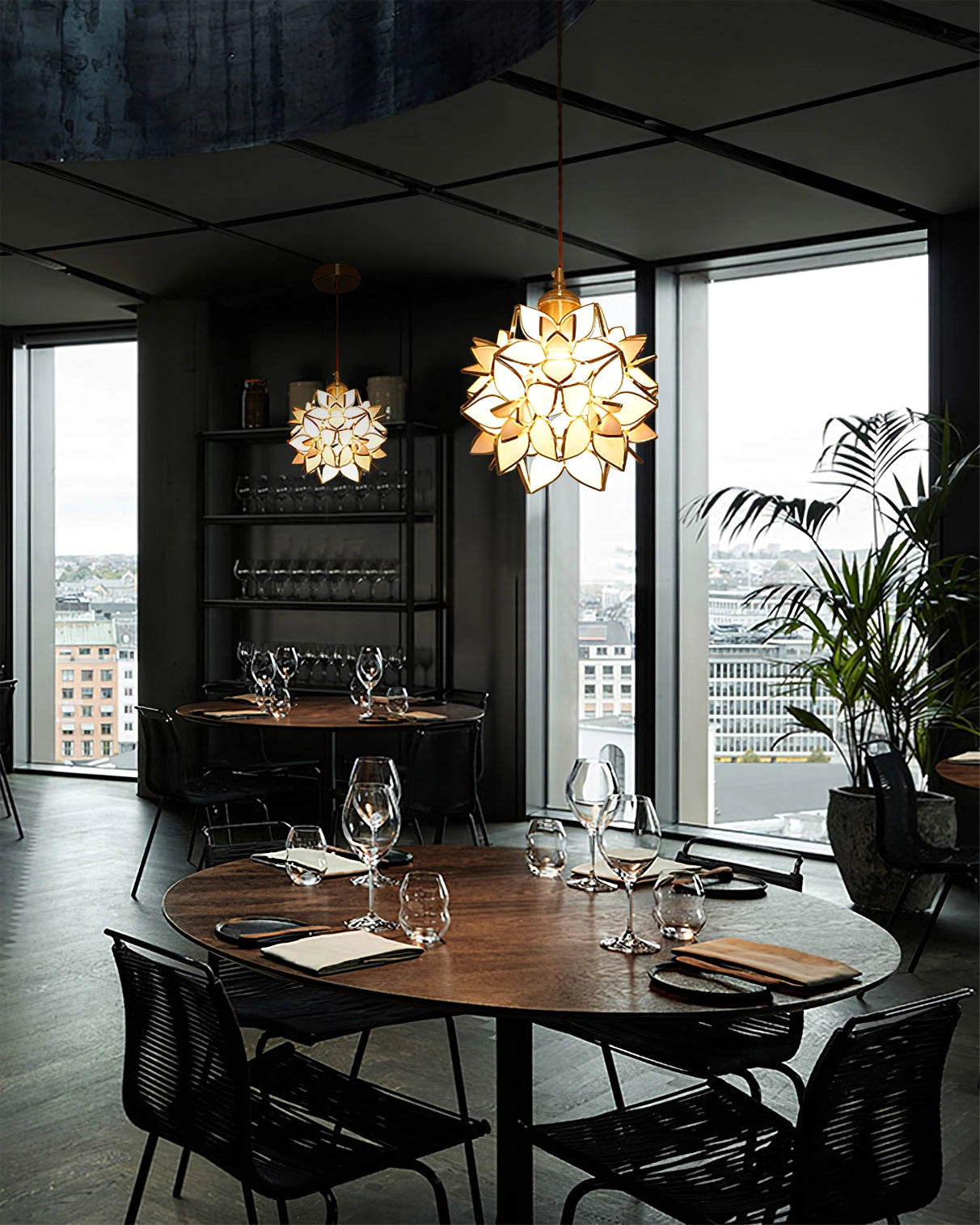 Künstlerische Pendelleuchte in Blütenform – Dekorative Hängelampe für Wohnzimmer, Schlafzimmer & Lounge-Bereich