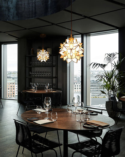 Künstlerische Pendelleuchte in Blütenform – Dekorative Hängelampe für Wohnzimmer, Schlafzimmer & Lounge-Bereich