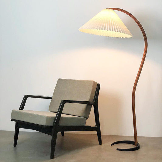 Caprani floor lamp in Scandinavian style – Elegant LED floor lamp made of beech wood, linen & metal with E26/E27 socket