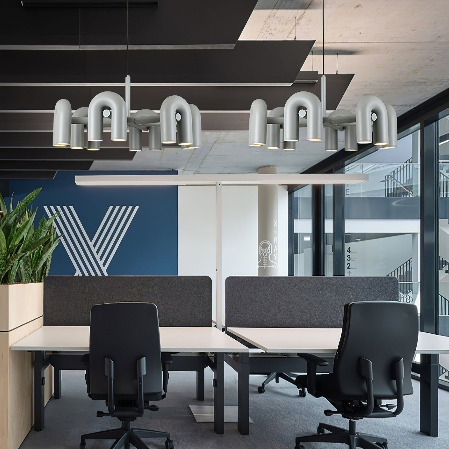 Moderne Designer-Hängelampe mit skulpturalem Rohr-Design – Eyecatcher für Wohnzimmer, Loft & Essbereich – Kreative Deckenleuchte mit Industrial-Touch