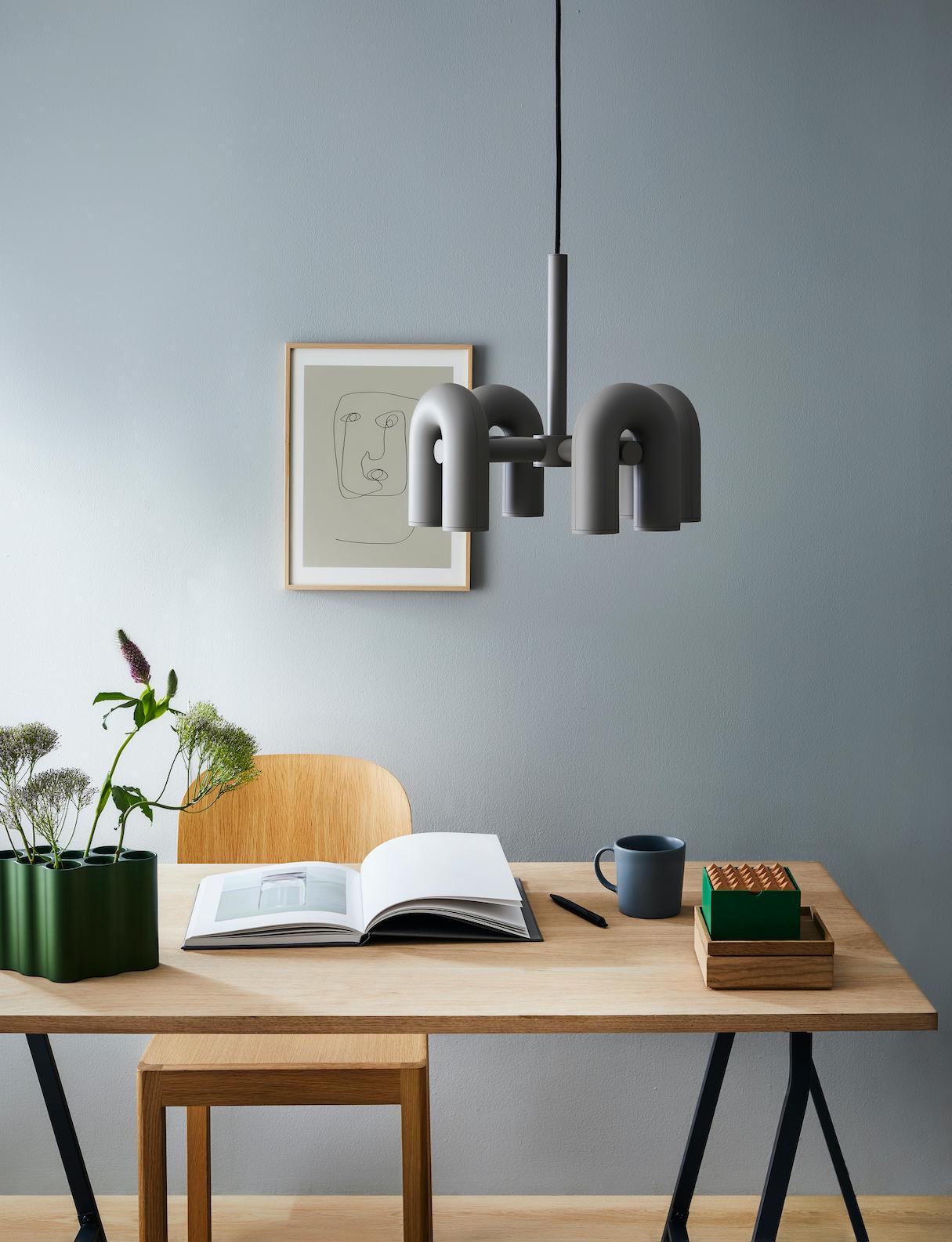 Moderne Designer-Hängelampe mit skulpturalem Rohr-Design – Eyecatcher für Wohnzimmer, Loft & Essbereich – Kreative Deckenleuchte mit Industrial-Touch