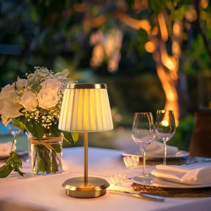 Klassische LED-Tischleuchte mit Stoffschirm und Touch-Steuerung – Wiederaufladbare Metalllampe mit dimmbarem Licht in drei Farbtemperaturen