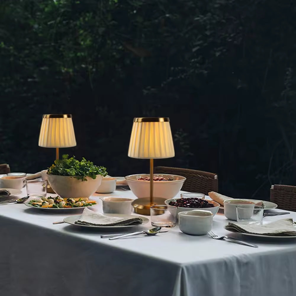 Klassische LED-Tischleuchte mit Stoffschirm und Touch-Steuerung – Wiederaufladbare Metalllampe mit dimmbarem Licht in drei Farbtemperaturen