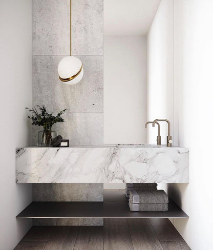 Moderne Pendelleuchte Kugel Design – Luxuriöse Hängelampe mit Messing Akzent für Wohnzimmer & Treppenhaus