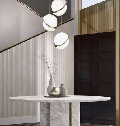 Moderne Pendelleuchte Kugel Design – Luxuriöse Hängelampe mit Messing Akzent für Wohnzimmer & Treppenhaus