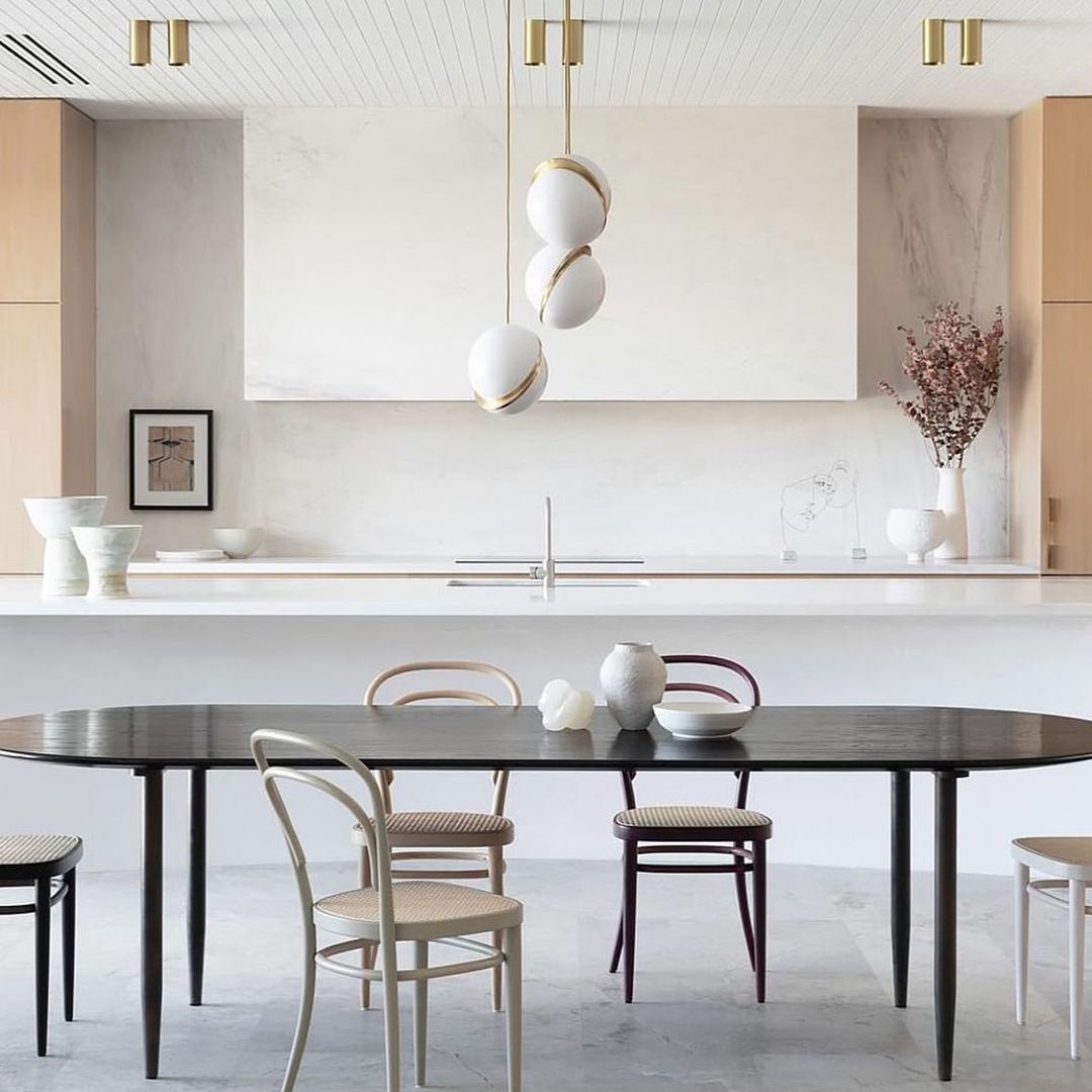 Moderne Pendelleuchte Kugel Design – Luxuriöse Hängelampe mit Messing Akzent für Wohnzimmer & Treppenhaus