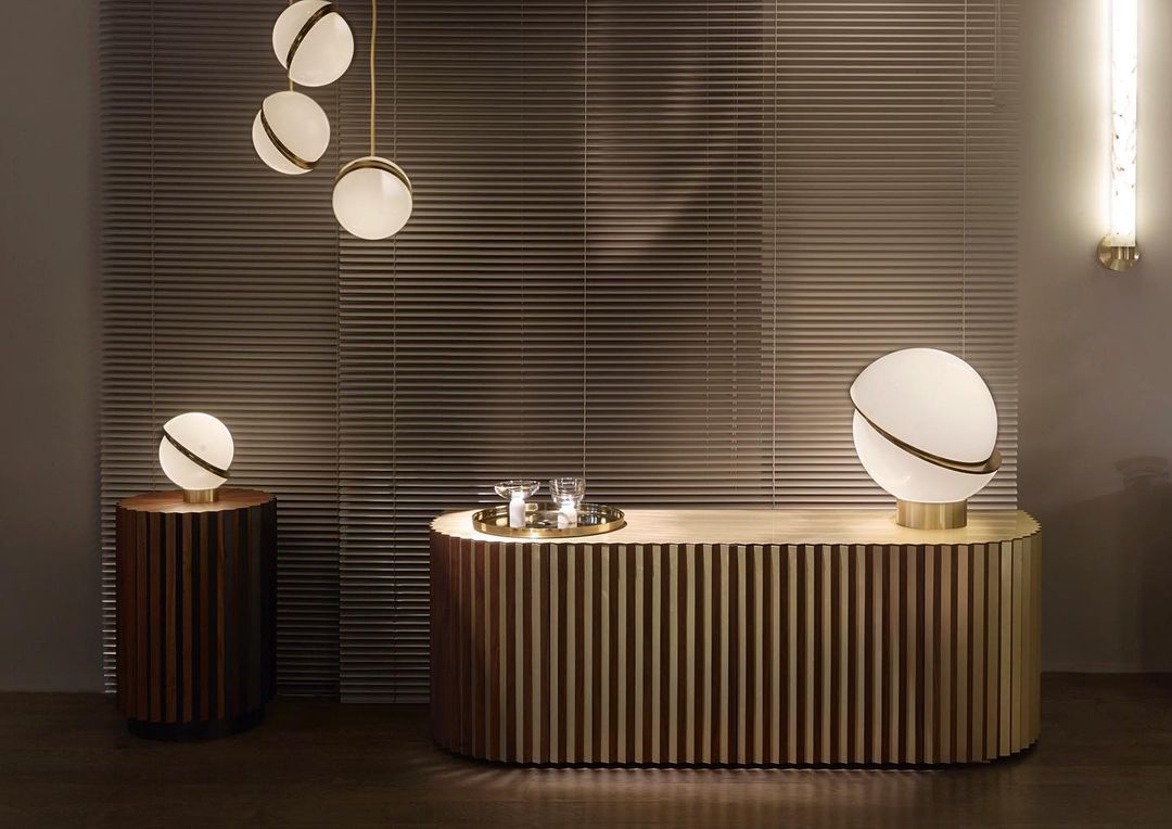 Moderne Pendelleuchte Kugel Design – Luxuriöse Hängelampe mit Messing Akzent für Wohnzimmer & Treppenhaus