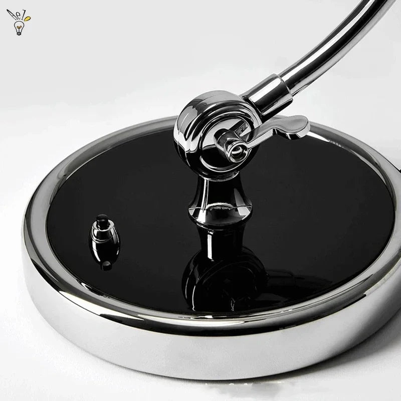 Vintage Schreibtischlampe im Retro-Stil – Verstellbare LED Tischleuchte mit Metallfuß und gebogenem Arm