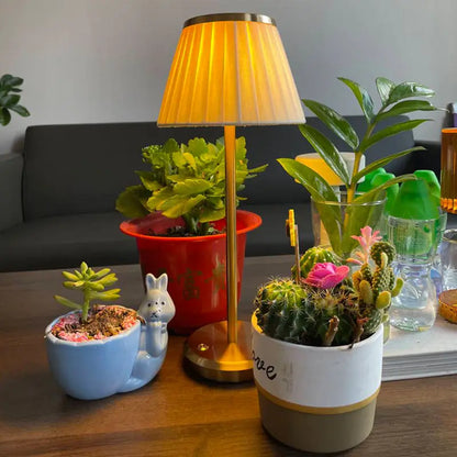 Kabellose Kupfer Tischlampe mit Plissee-Schirm – Elegante LED-Lampe für Wohn- und Schlafzimmer