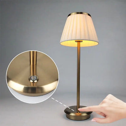 Kabellose Kupfer Tischlampe mit Plissee-Schirm – Elegante LED-Lampe für Wohn- und Schlafzimmer